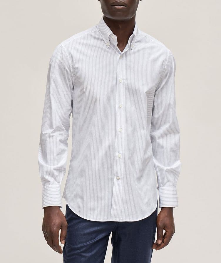 Chemise décontractée à col boutonné et à fines rayures image 1