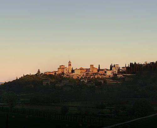 Vue sur les toits de Solomeo